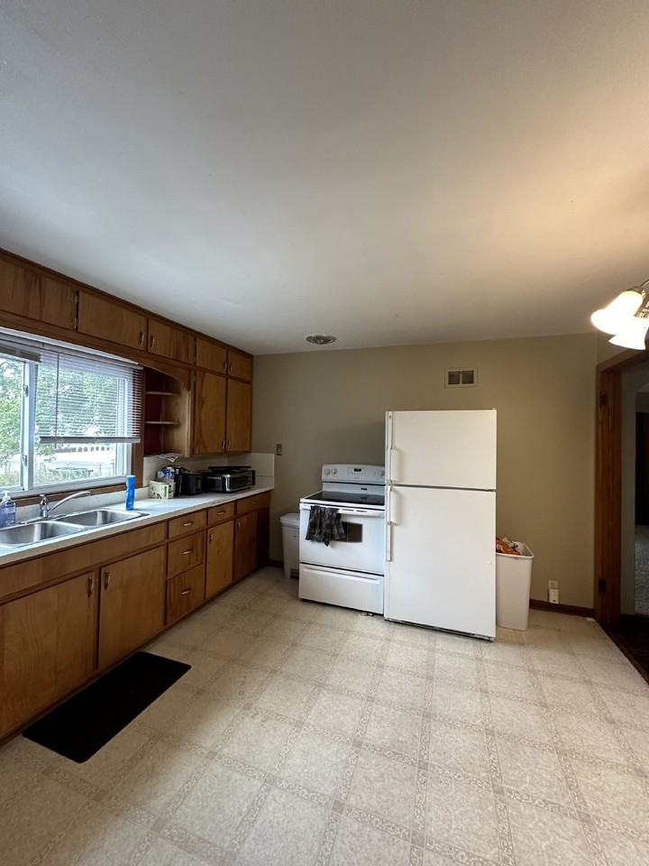 109 10th Ave - Photo 7 of 19