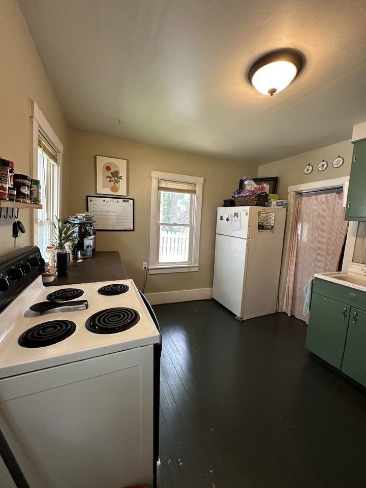 115 8th Ave - Photo 4 of 10