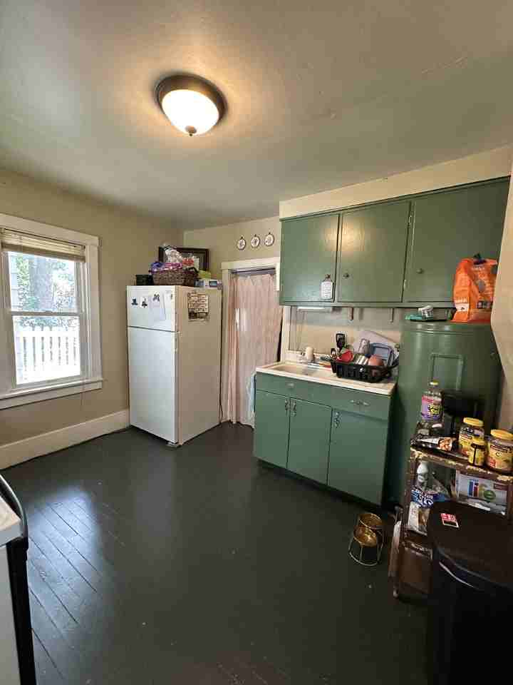 115 8th Ave - Photo 5 of 10