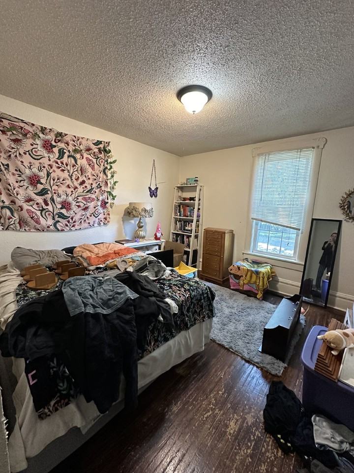 147 Newton St - Photo 5 of 13