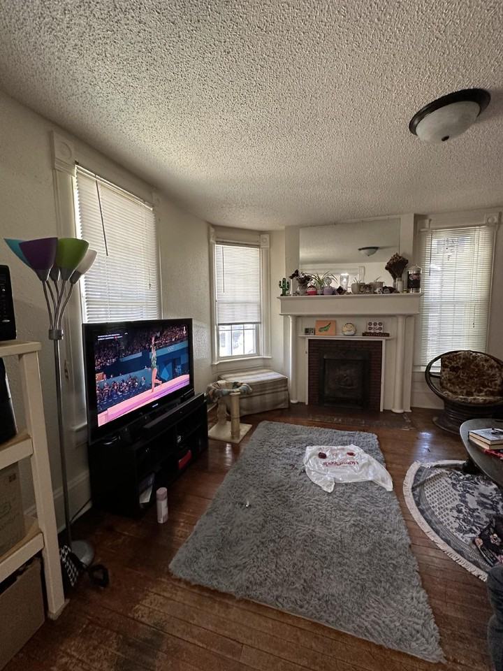 147 Newton St - Photo 2 of 13