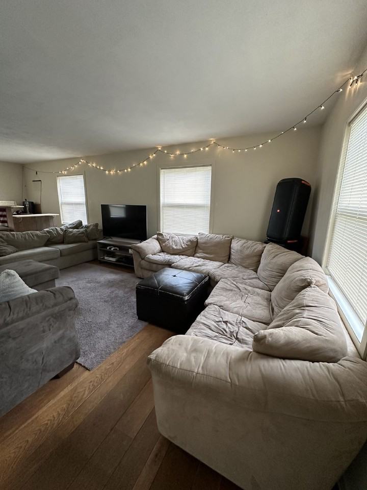 217 Lake St - Photo 2 of 21