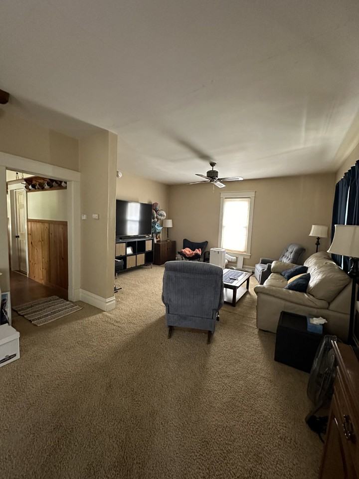 318 Gilbert Ave - Photo 4 of 19