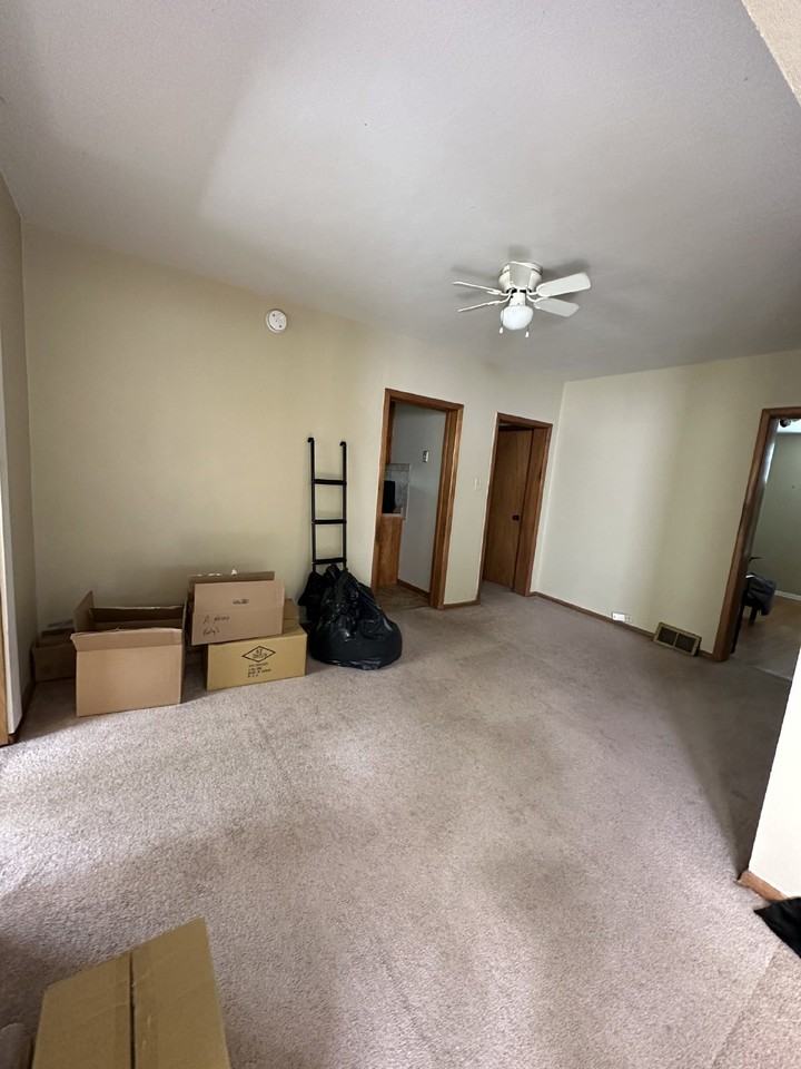 440 Summit Ave - Photo 3 of 13