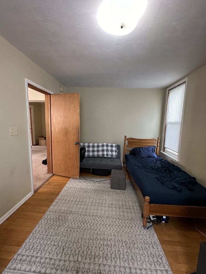 440 Summit Ave - Photo 7 of 13