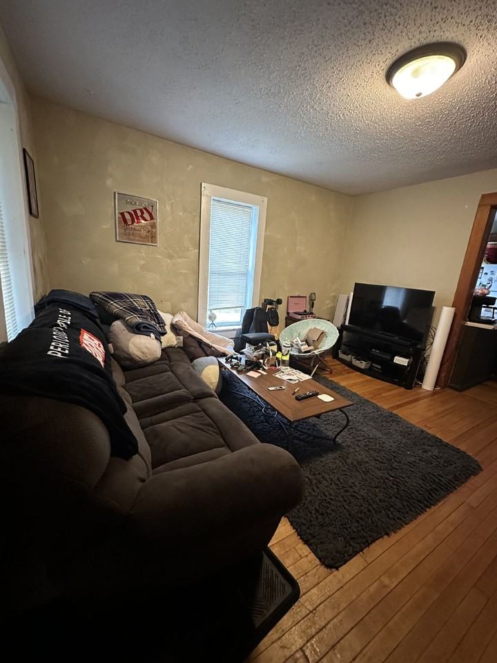 640 Niagara St - Photo 2 of 10