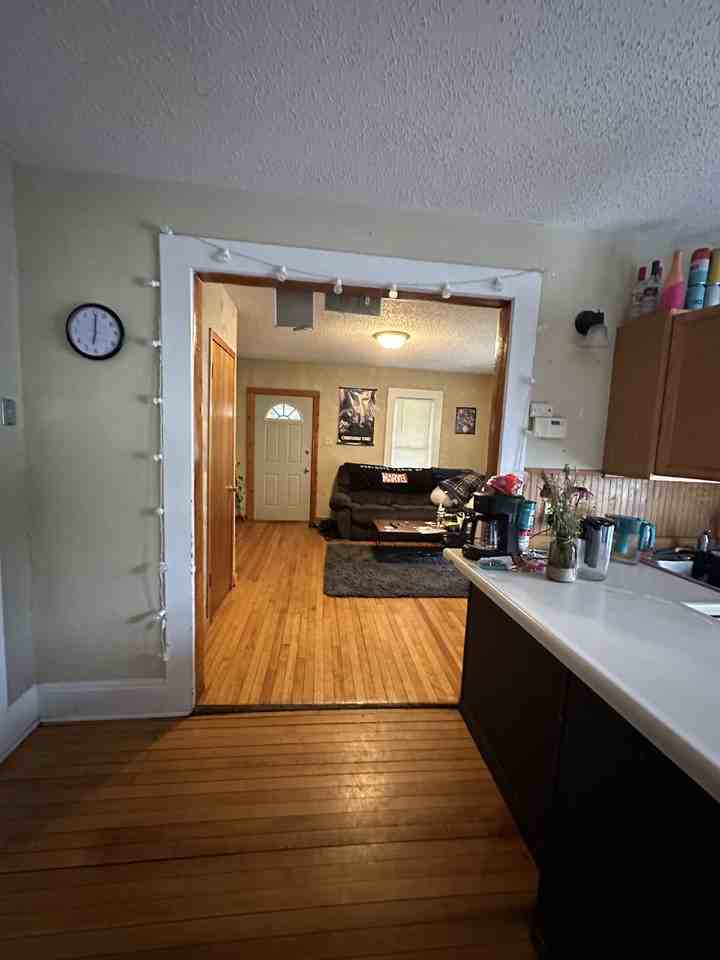 640 Niagara St - Photo 4 of 10