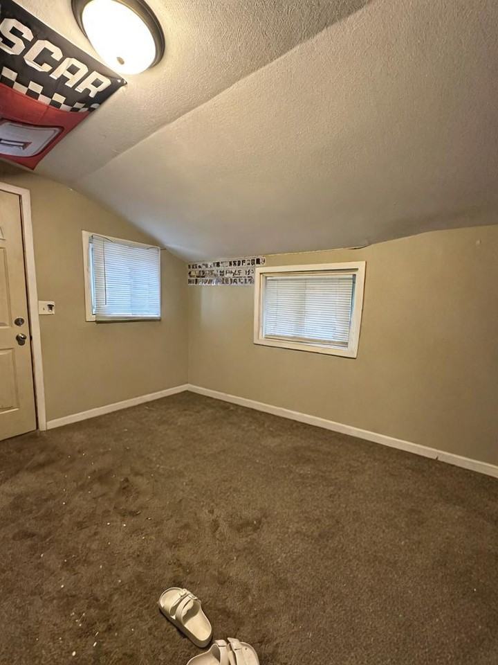 640 Niagara St - Photo 6 of 10