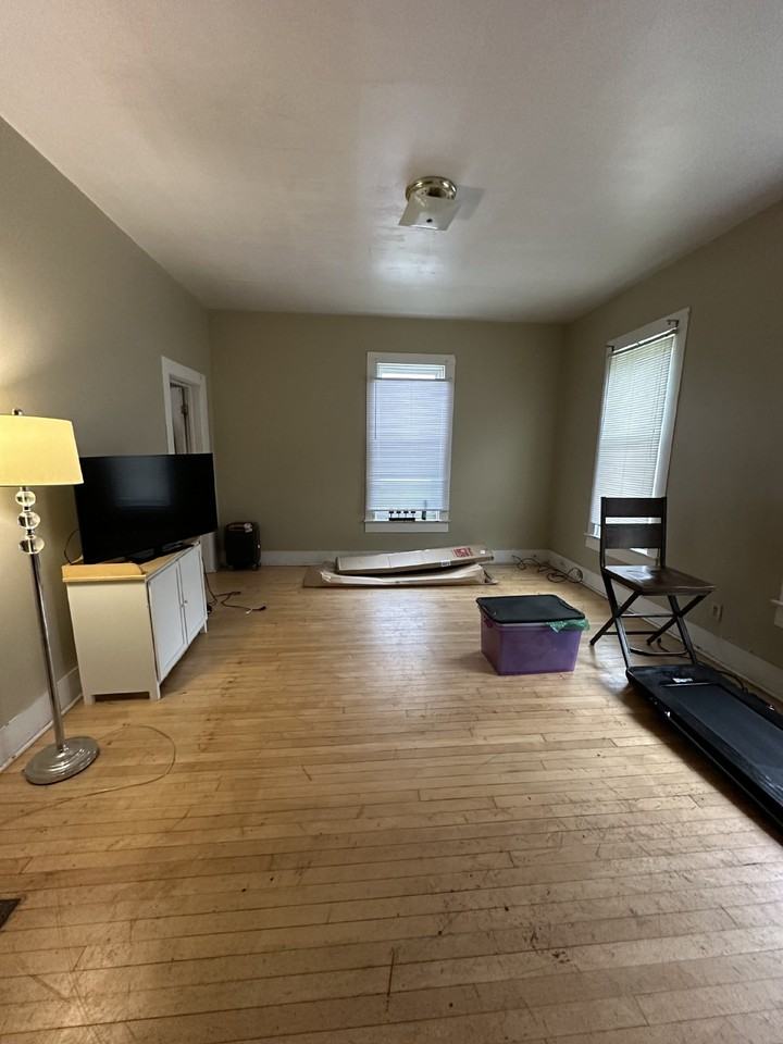 704 Niagara St - Photo 3 of 20