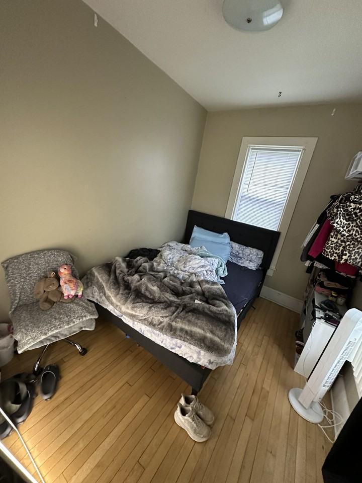 704 Niagara St - Photo 4 of 20