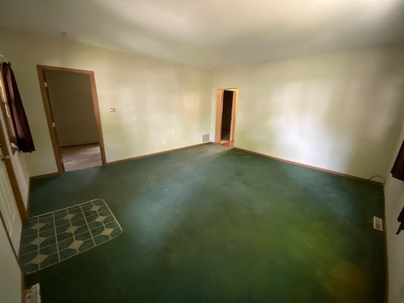 721 Broadway St - Photo 2 of 26