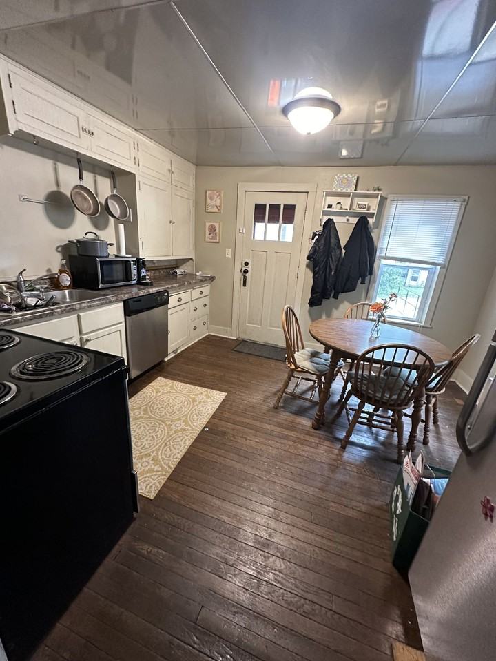 904 1st Ave - Photo 4 of 23