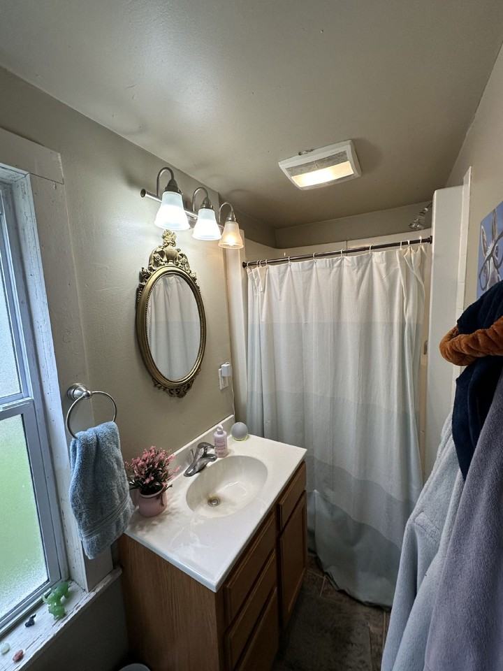 904 1st Ave - Photo 7 of 23