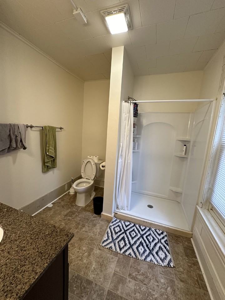 913 Lakeside Ave - Photo 3 of 22