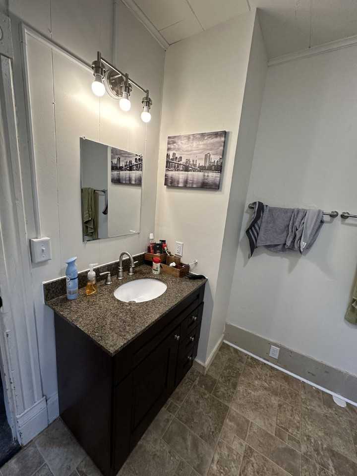 913 Lakeside Ave - Photo 4 of 22