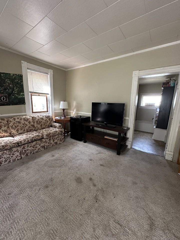 913 Lakeside Ave - Photo 5 of 22