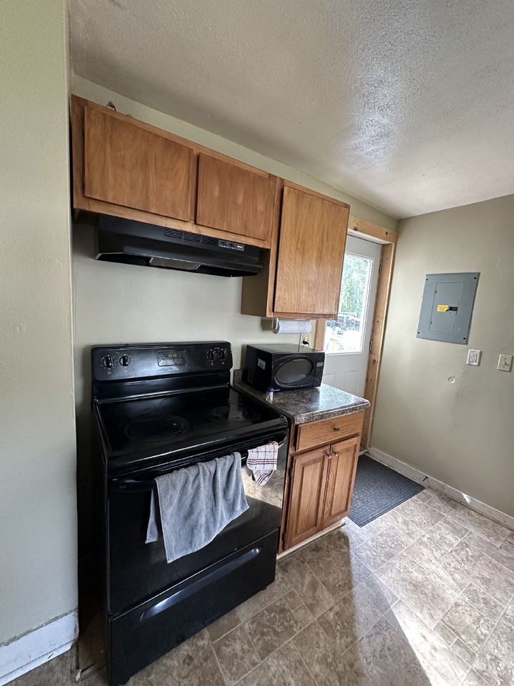 913 Lakeside Ave - Photo 6 of 17