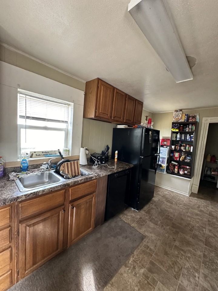 913 Lakeside Ave - Photo 7 of 17
