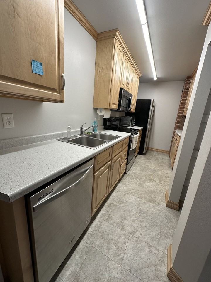 1515 1/2 Wilson St - Photo 3 of 16