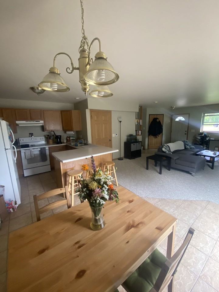 221 10th Ave Apt 4 - Photo 5 of 10