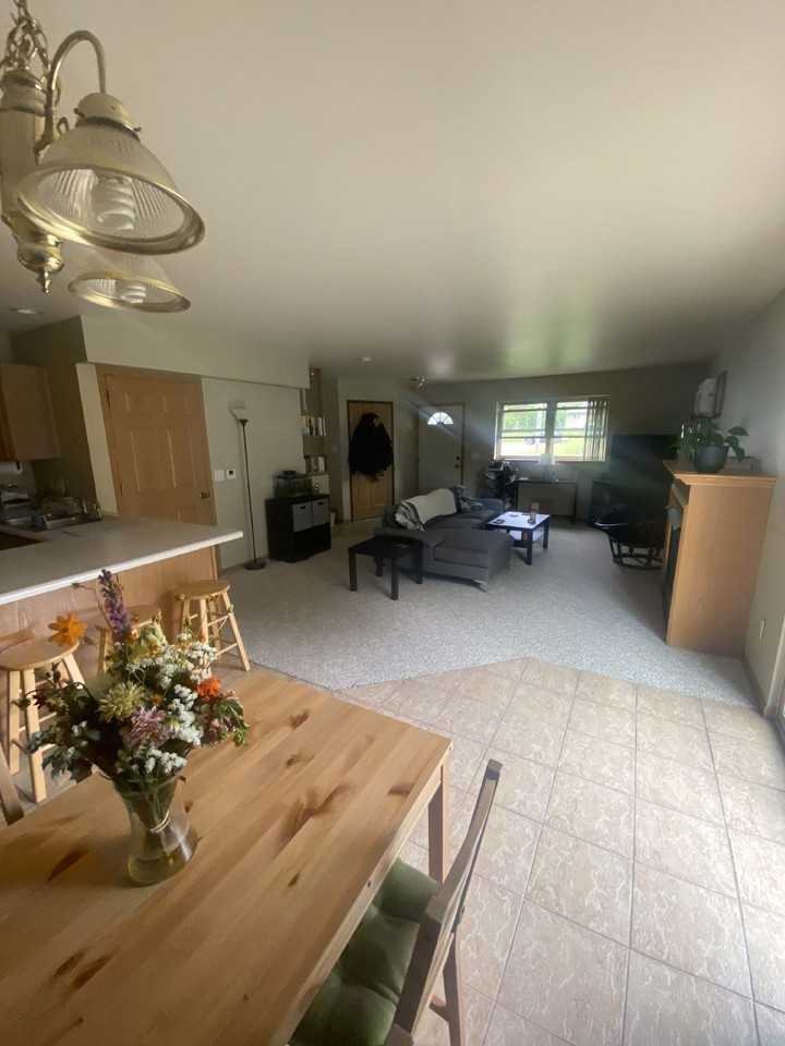 221 10th Ave Apt 4 - Photo 6 of 10