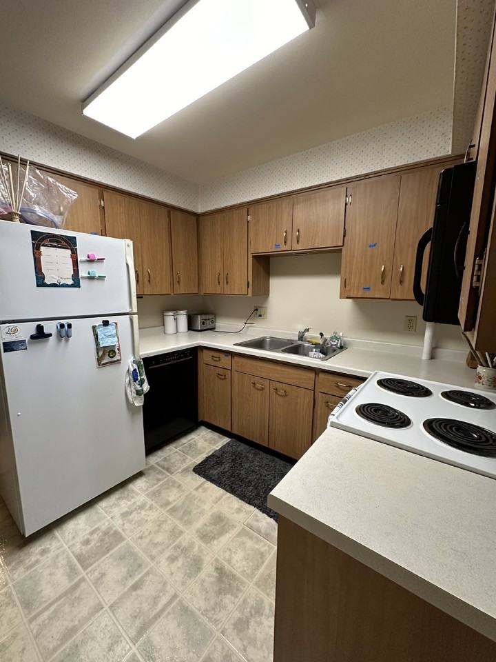 221 Lake St Apt 1 - Photo 3 of 9