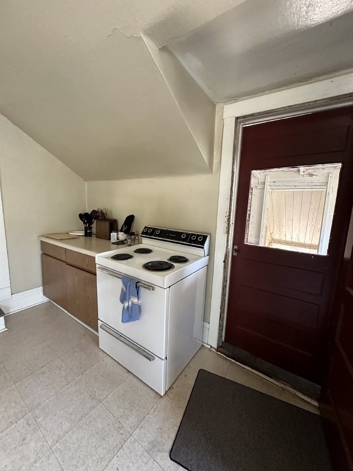 2227 1/2 3rd St - Photo 2 of 10