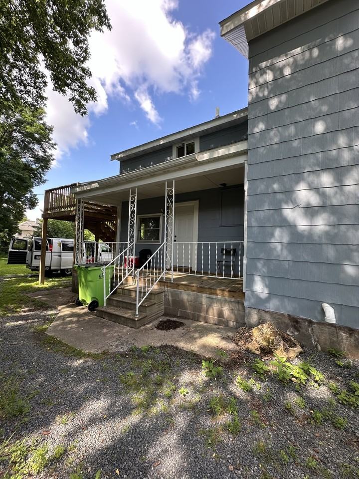 327 Summit Ave - Photo 2 of 11