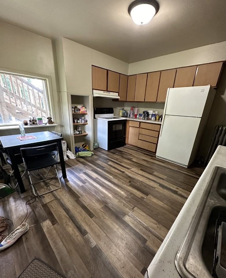 327 Summit Ave - Photo 3 of 11