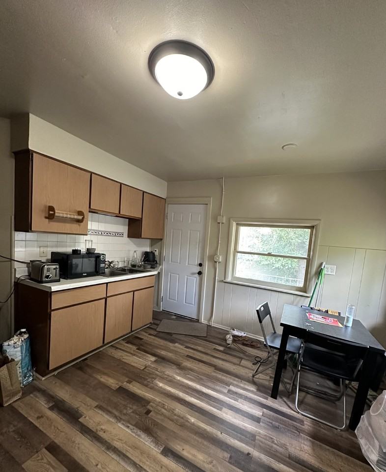 327 Summit Ave - Photo 4 of 11