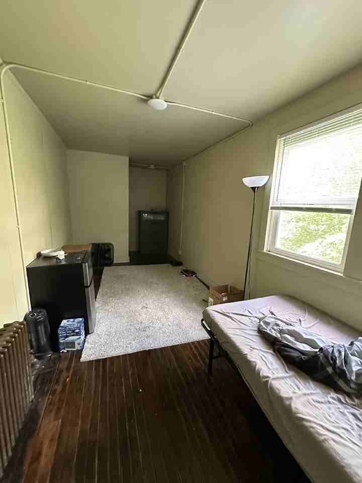 327 Summit Ave - Photo 6 of 11