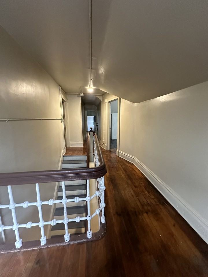 327 Summit Avenue - Photo 5 of 18