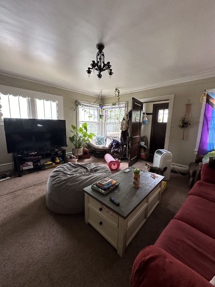 526 W Grand Ave - Photo 4 of 16