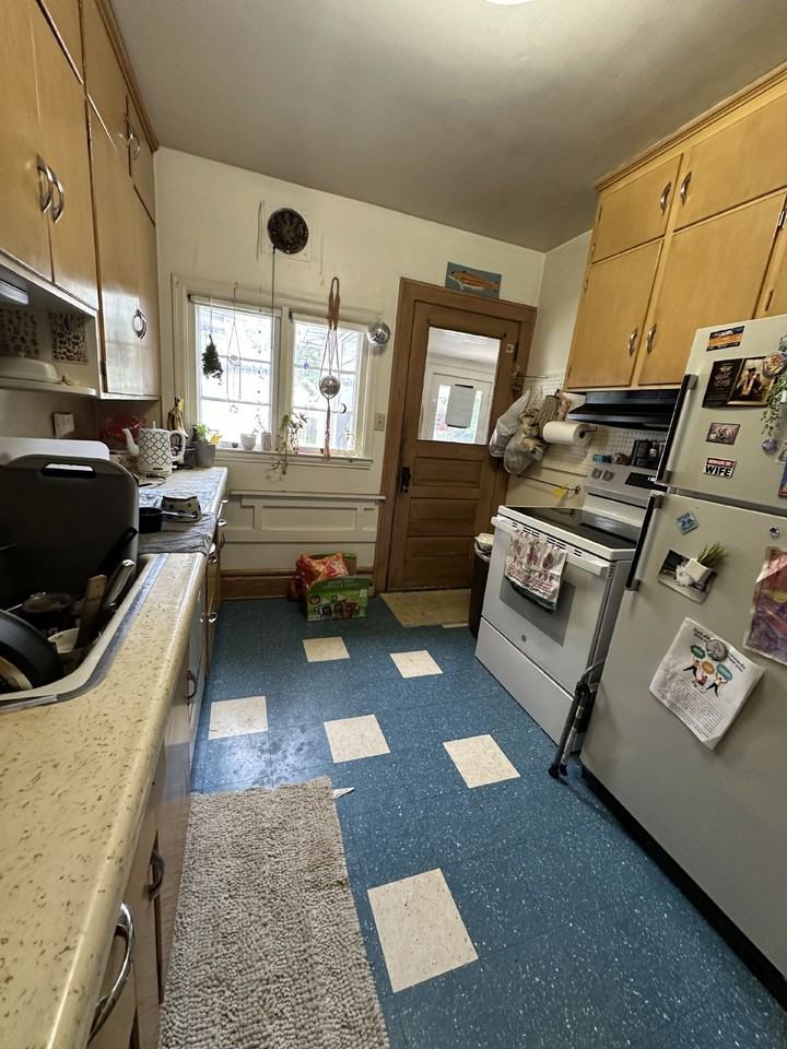 526 W Grand Ave - Photo 6 of 16
