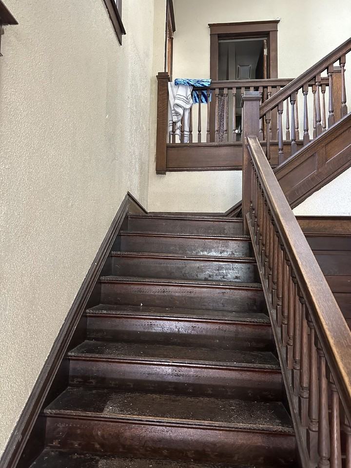 614 1/2 W Grand Ave - Photo 2 of 11