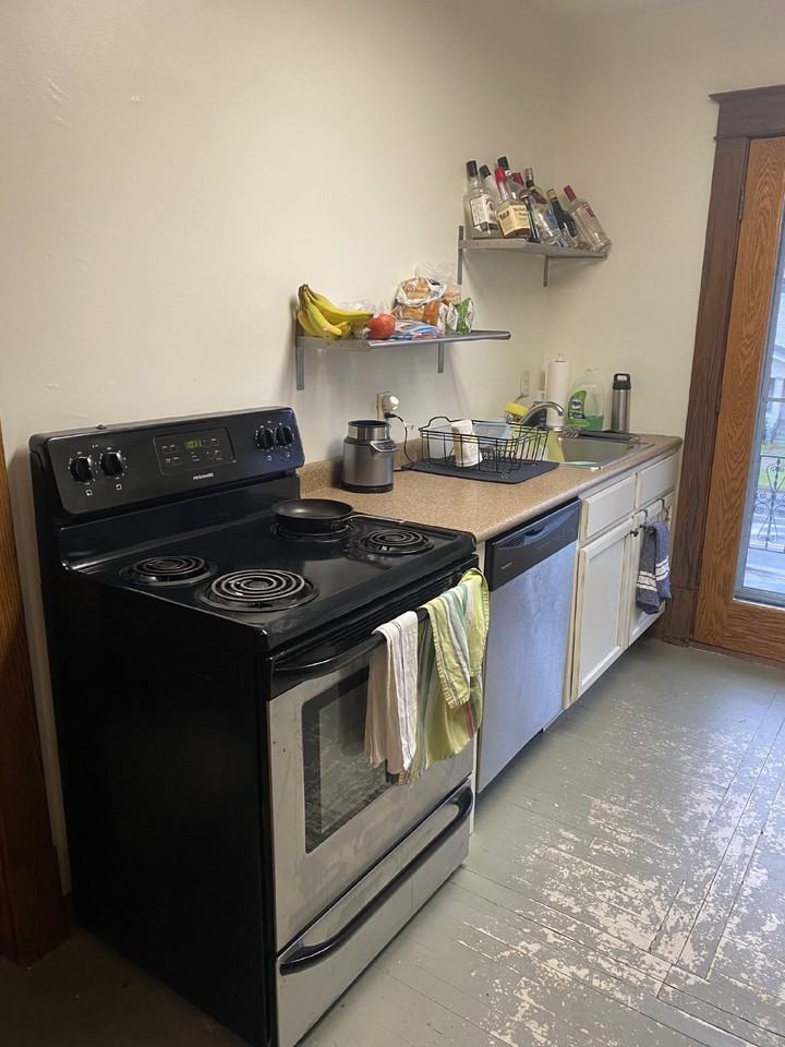 703 5th Ave Apt 2 - Photo 3 of 20