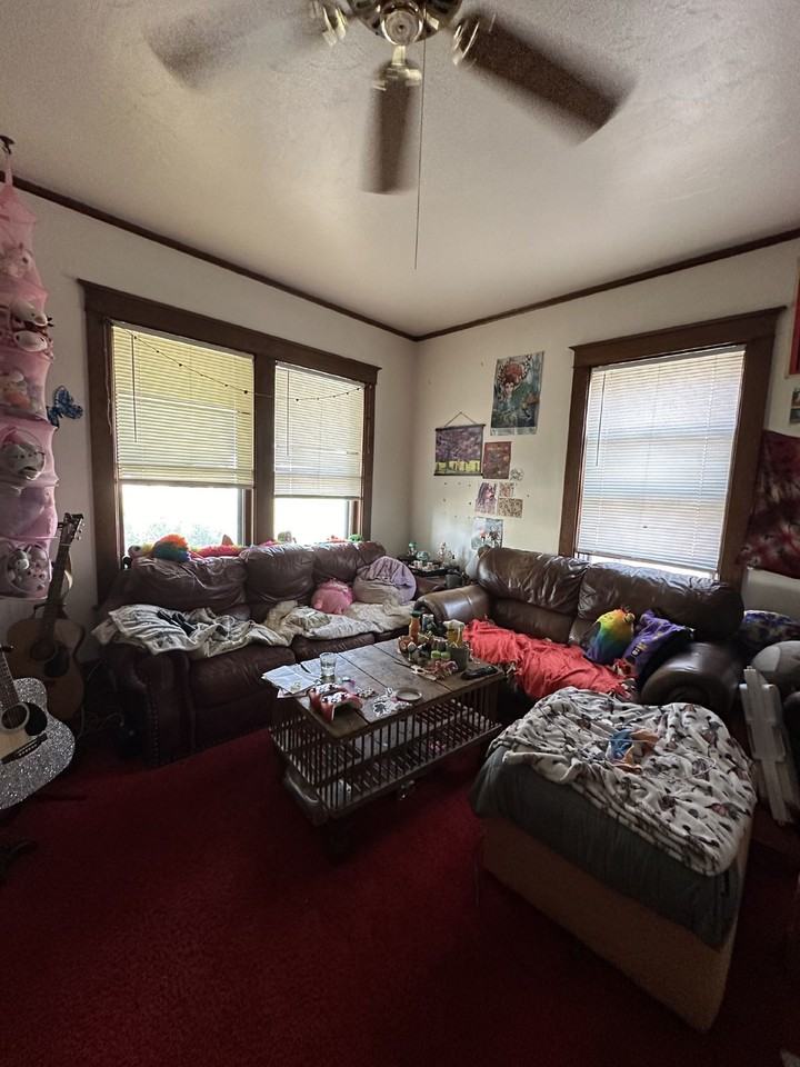 709 5th Ave - Photo 2 of 15