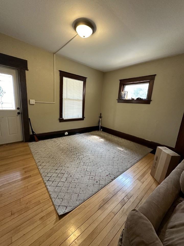 739 Broadway St - Photo 2 of 22