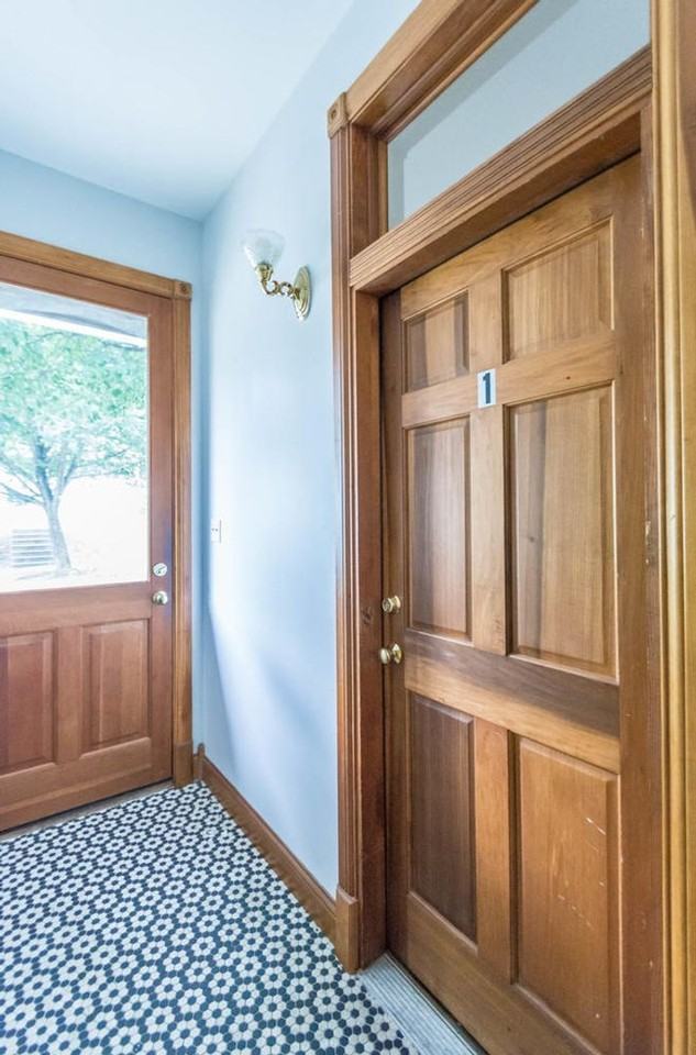 536 Lincoln - Photo 3 of 15