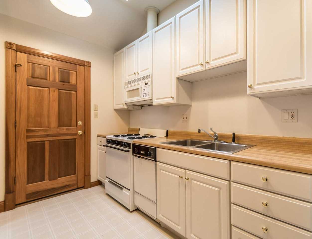 536 Lincoln - Photo 4 of 15