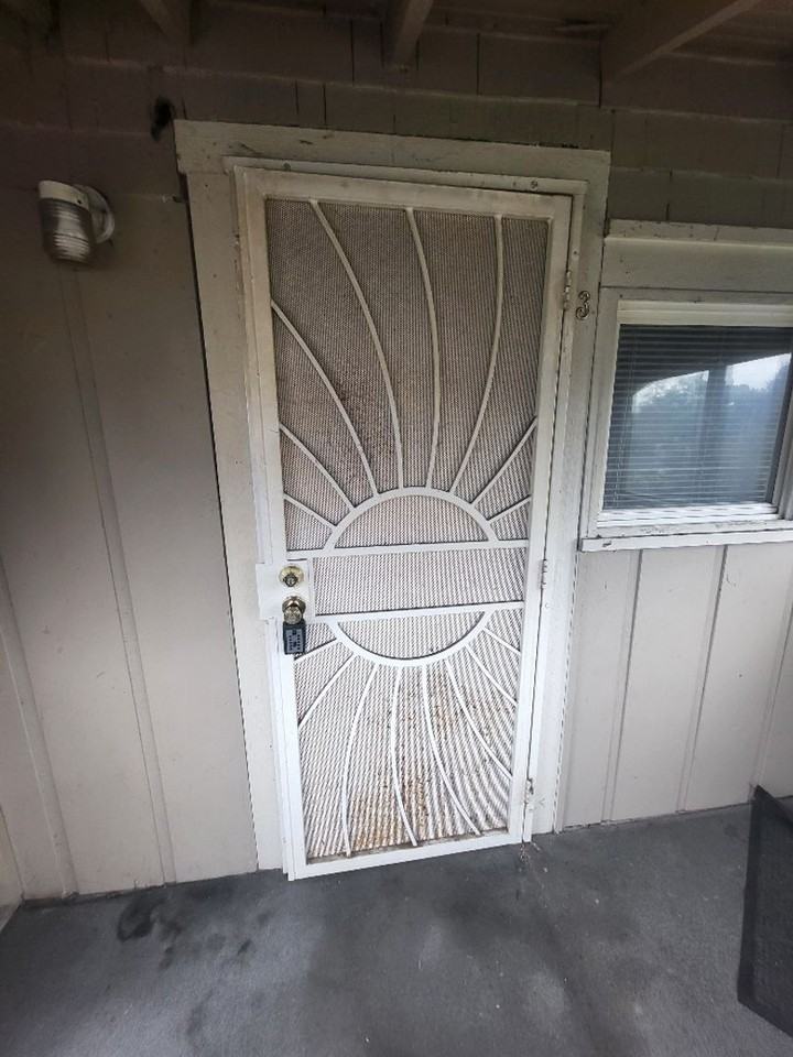 r30b - Photo 2 of 11