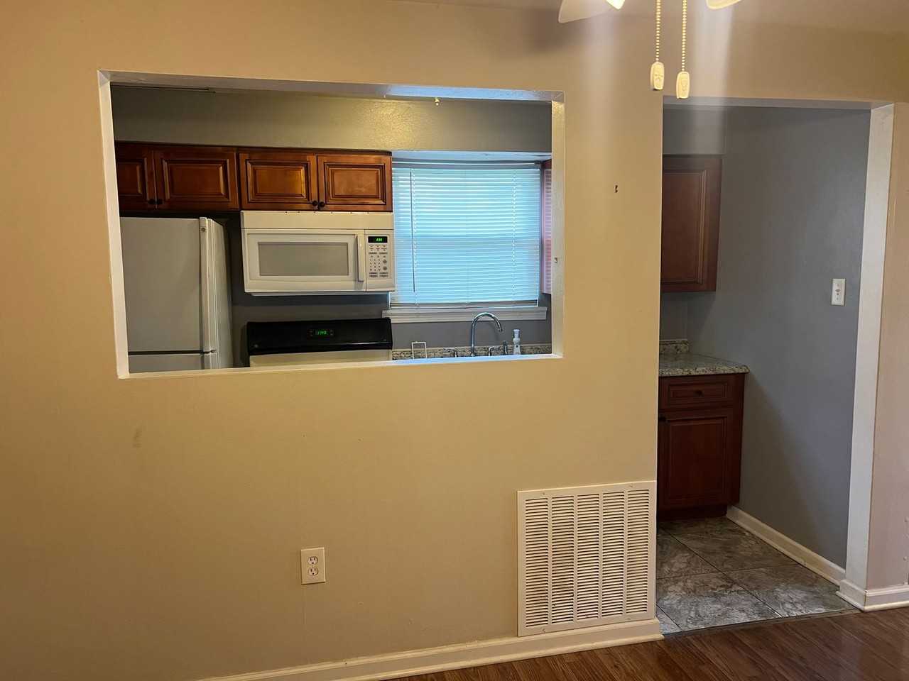 1518 Chartiers Ave - Photo 3 of 11