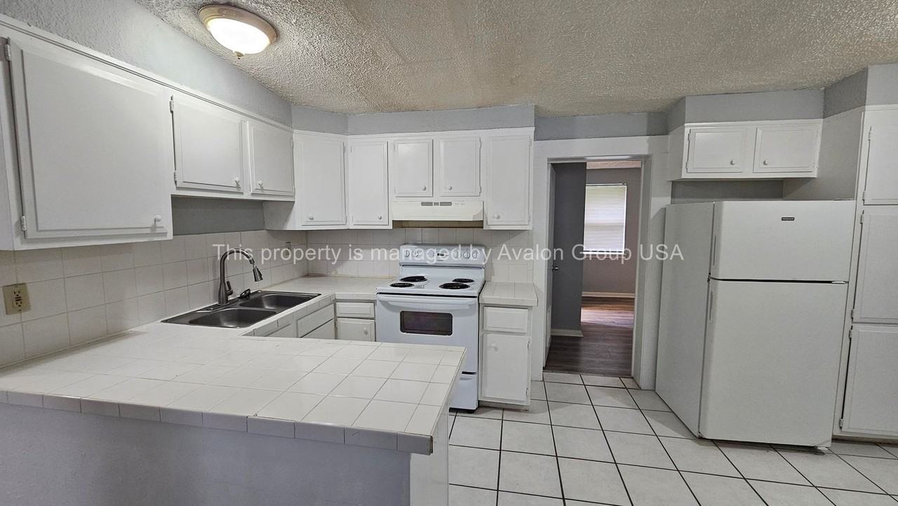 4407 Detaille Dr - Photo 3 of 27