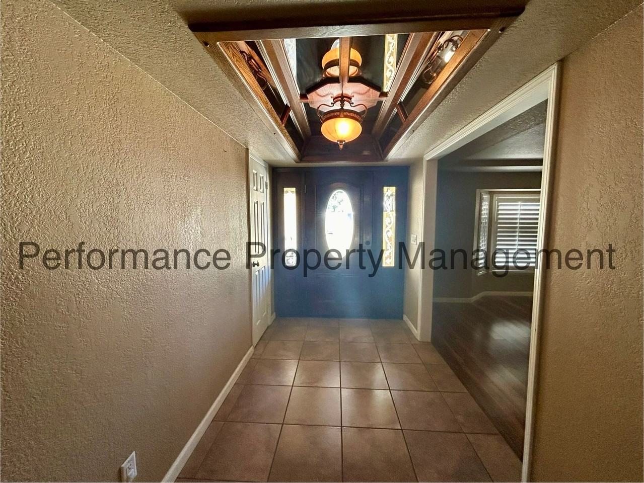 1541 Pamela Ct - Photo 3 of 21