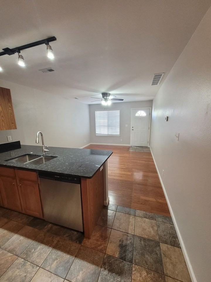 405 Shade Tree Ln - Photo 2 of 15