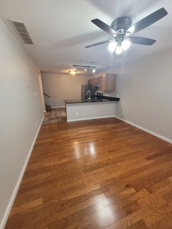 405 Shade Tree Ln - Photo 3 of 15