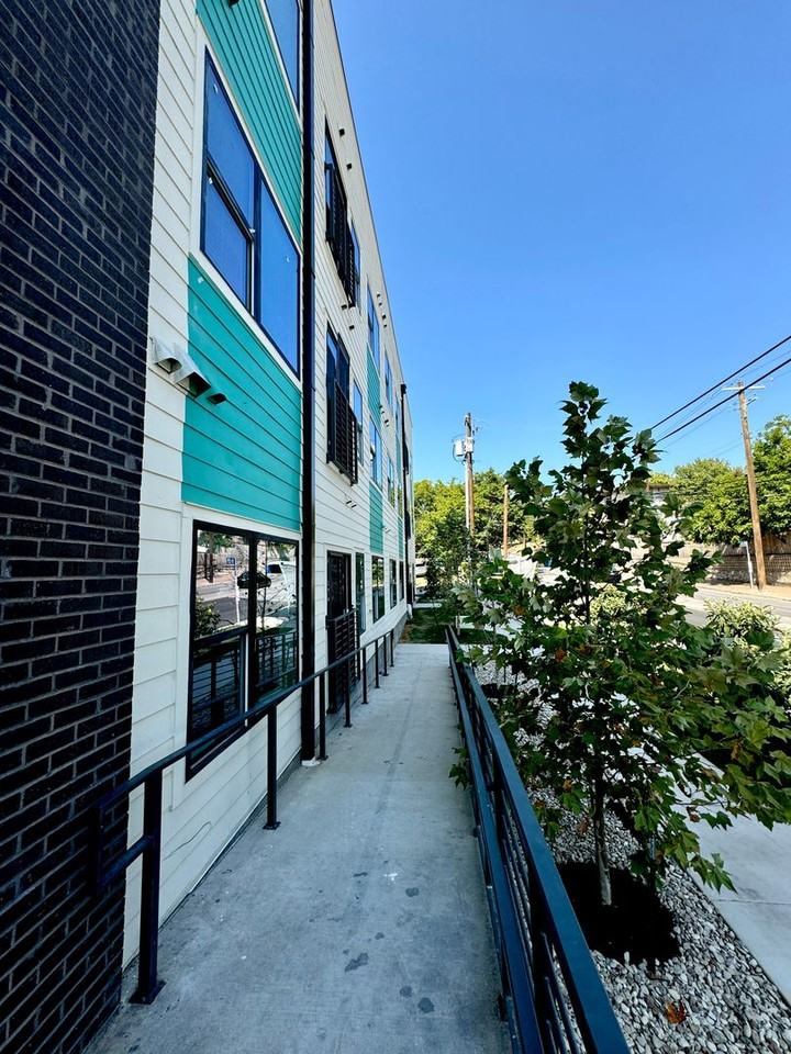 3000 Duval St - Photo 4 of 32