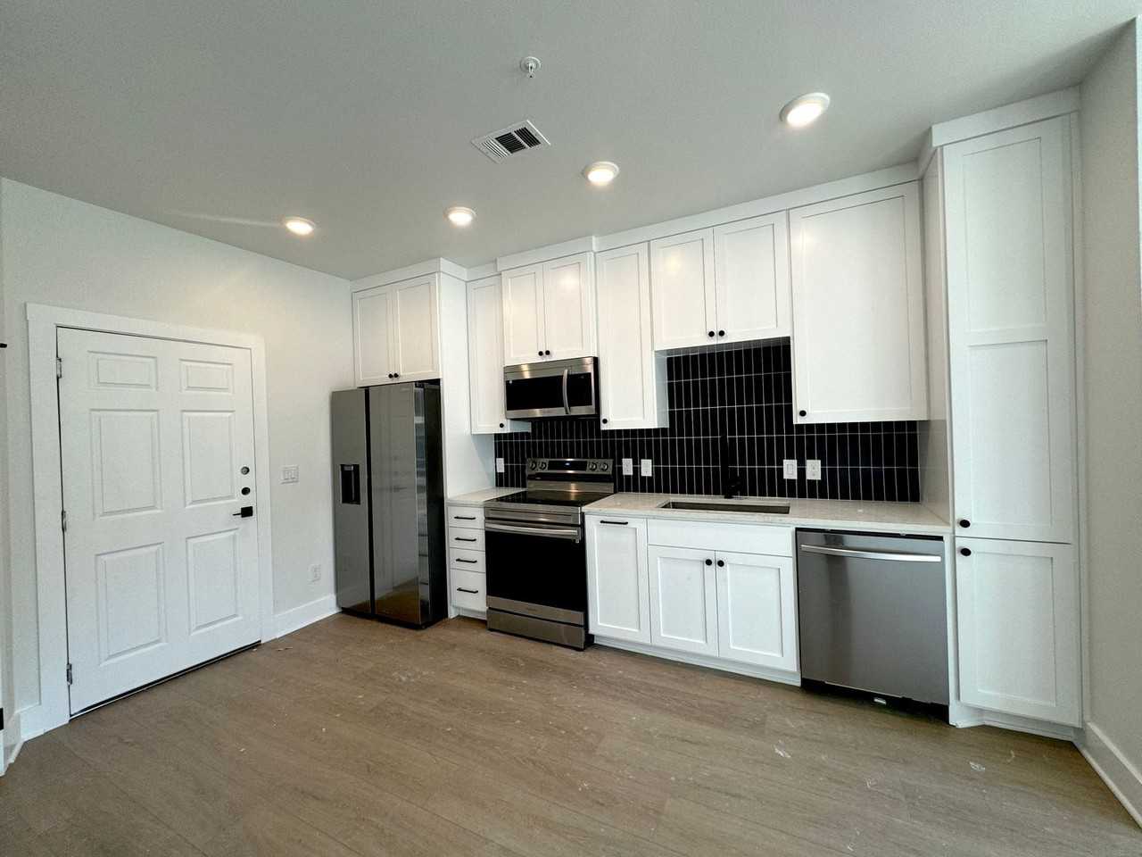 3000 Duval St - Photo 7 of 32