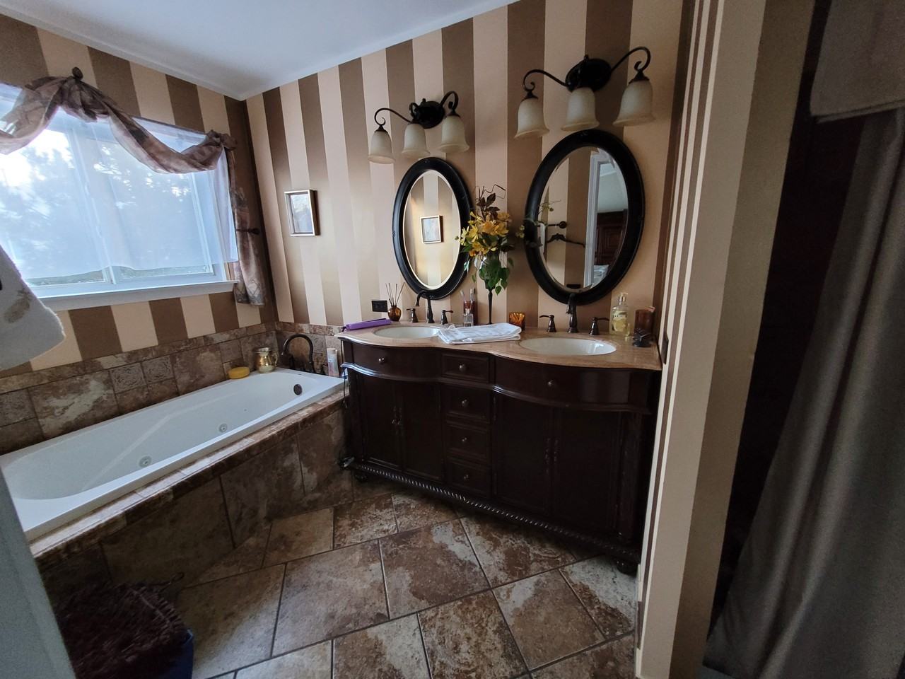 2075 College Green Drive #1ELGIN - Photo 2 of 10