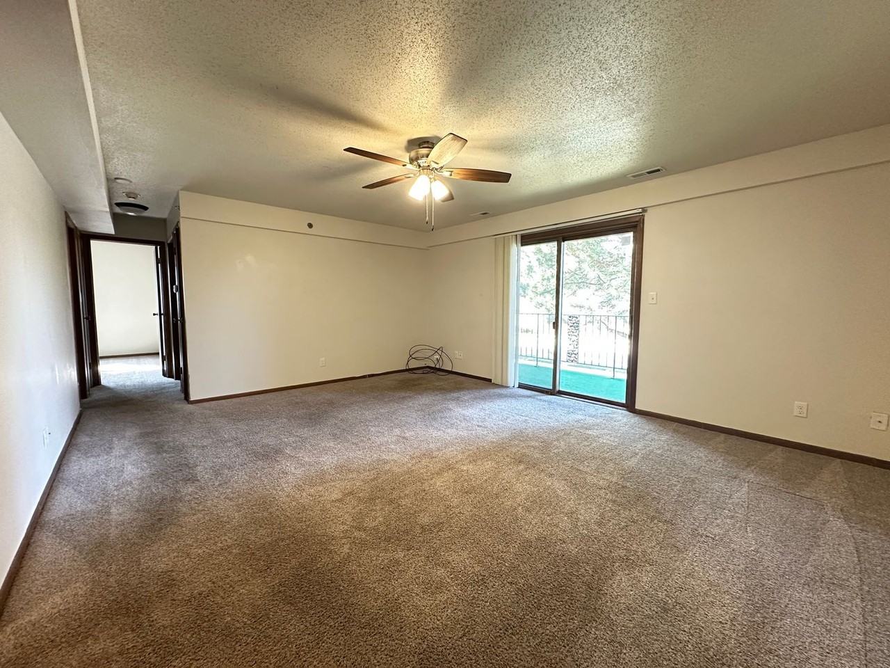 2809 - La Vista Apartments - Photo 2 of 9